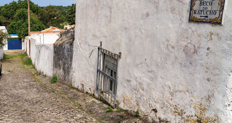 Autarquia avança com requalificação de arruamentos em Almoçageme | Colares