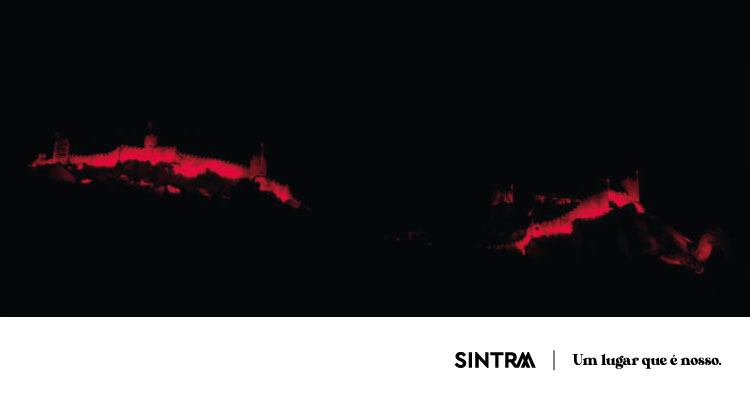 Castelo dos Mouros iluminado em homenagem à Cruz Vermelha 
