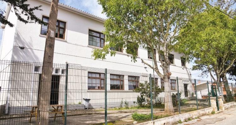Câmara investe em requalificação do logradouro da EB de Lameiras | Terrugem