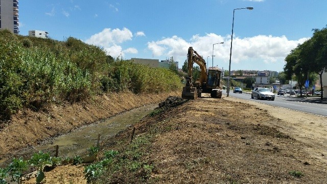 Limpeza Ribeira Av Capitães Abril Mem Martins